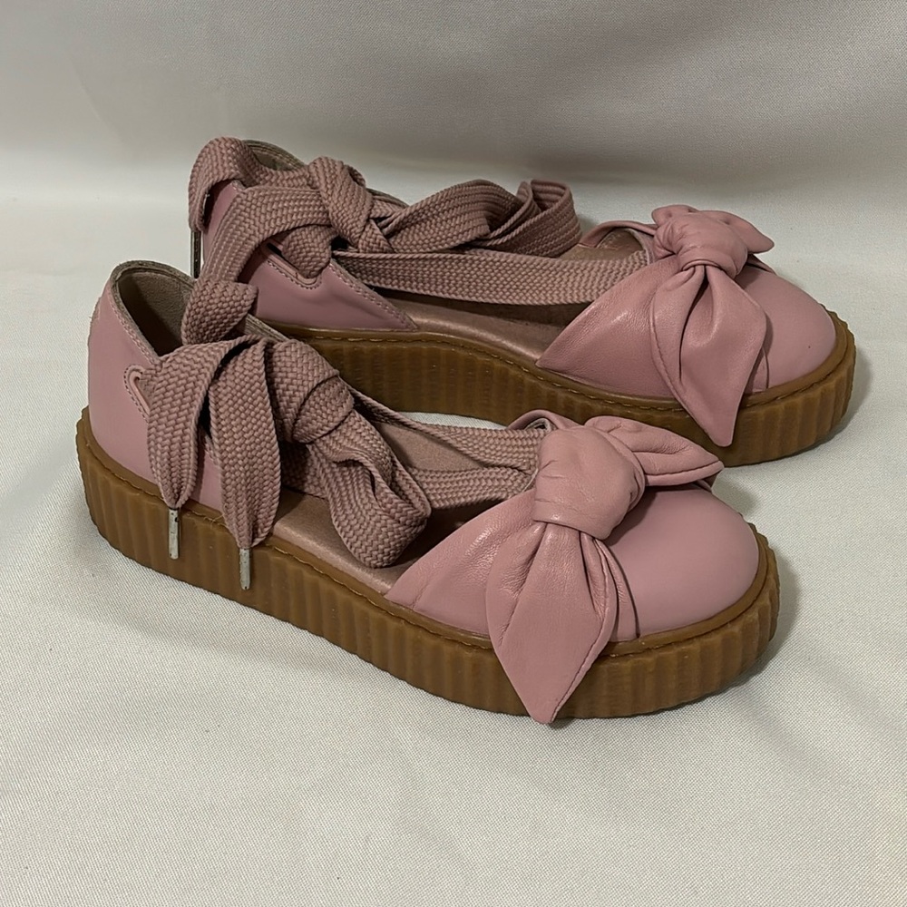 Fenty PUMA by Rihanna 154171 Pink Tint Leather Bow Creeper Sandals Sz 7